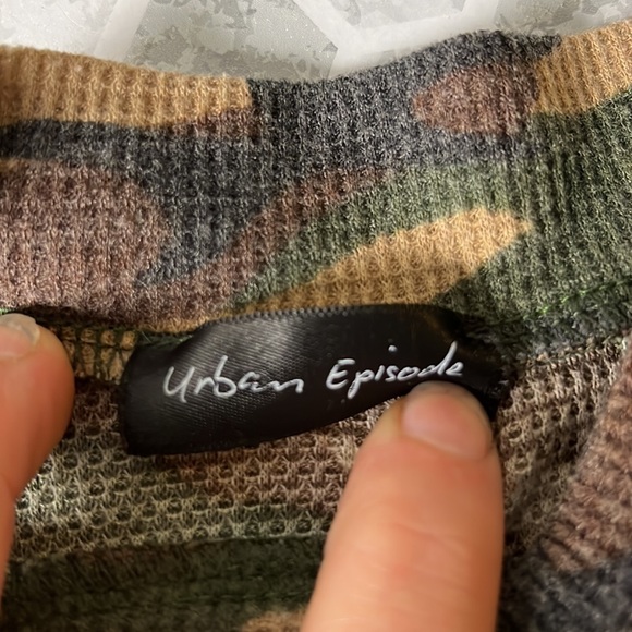 Urban Episode Small Camo Long Sleeve Cut Out Blouse - Picture 5 of 5